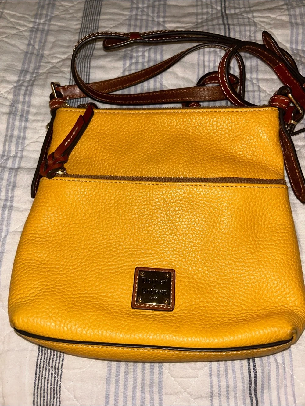 Dooney & Bourke compact pebble